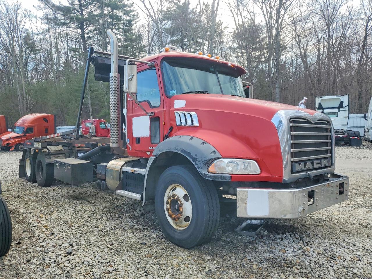 2011 Mack Gu813