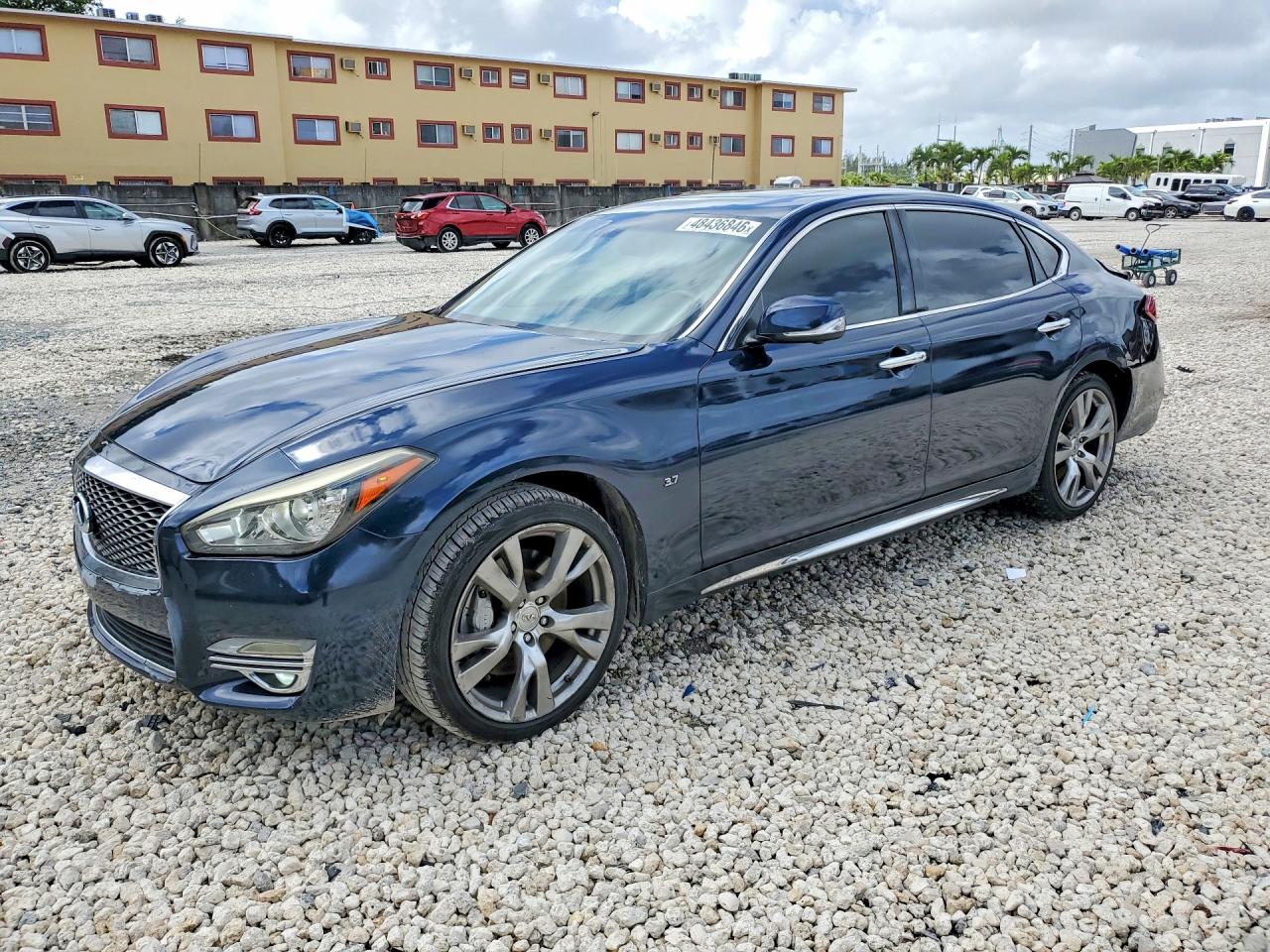 2015 Infiniti Q70