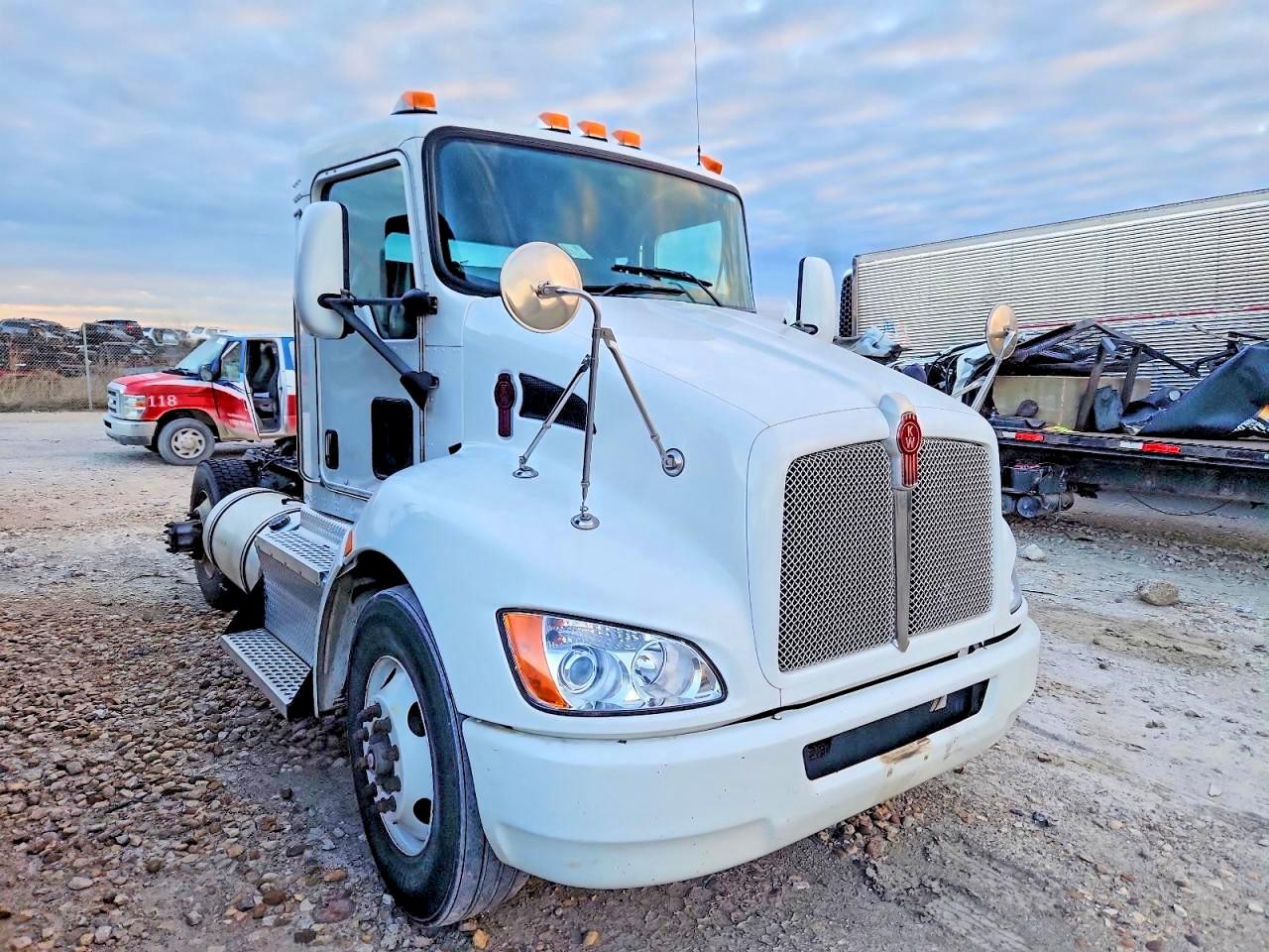 2015 Kenworth T330
