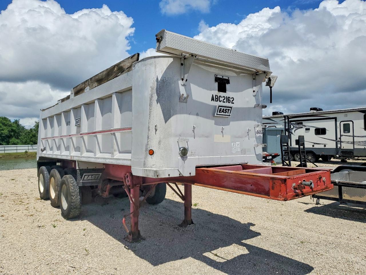 2004 East Heavy Duty Trucks