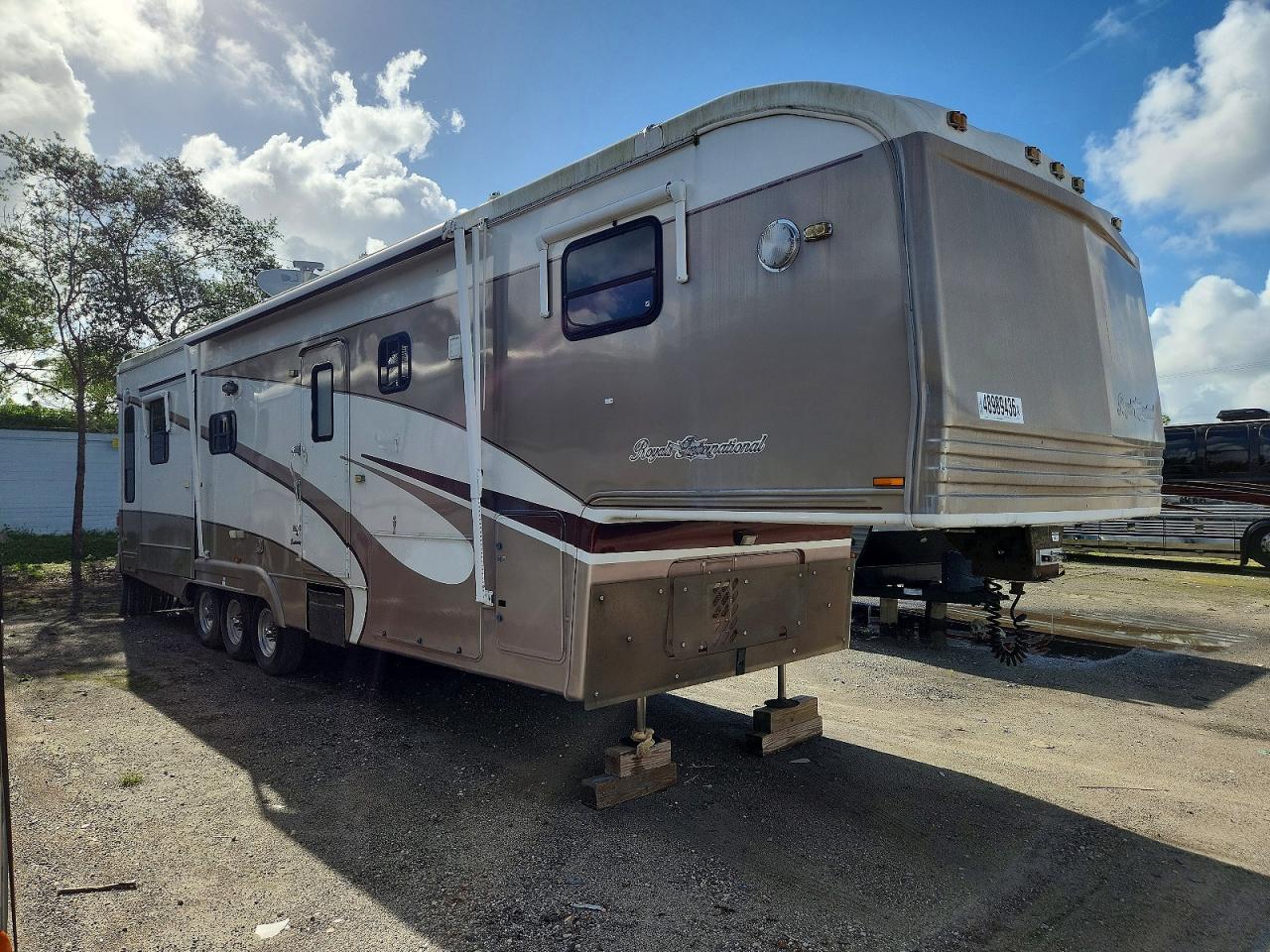 2000 Royl Internatio