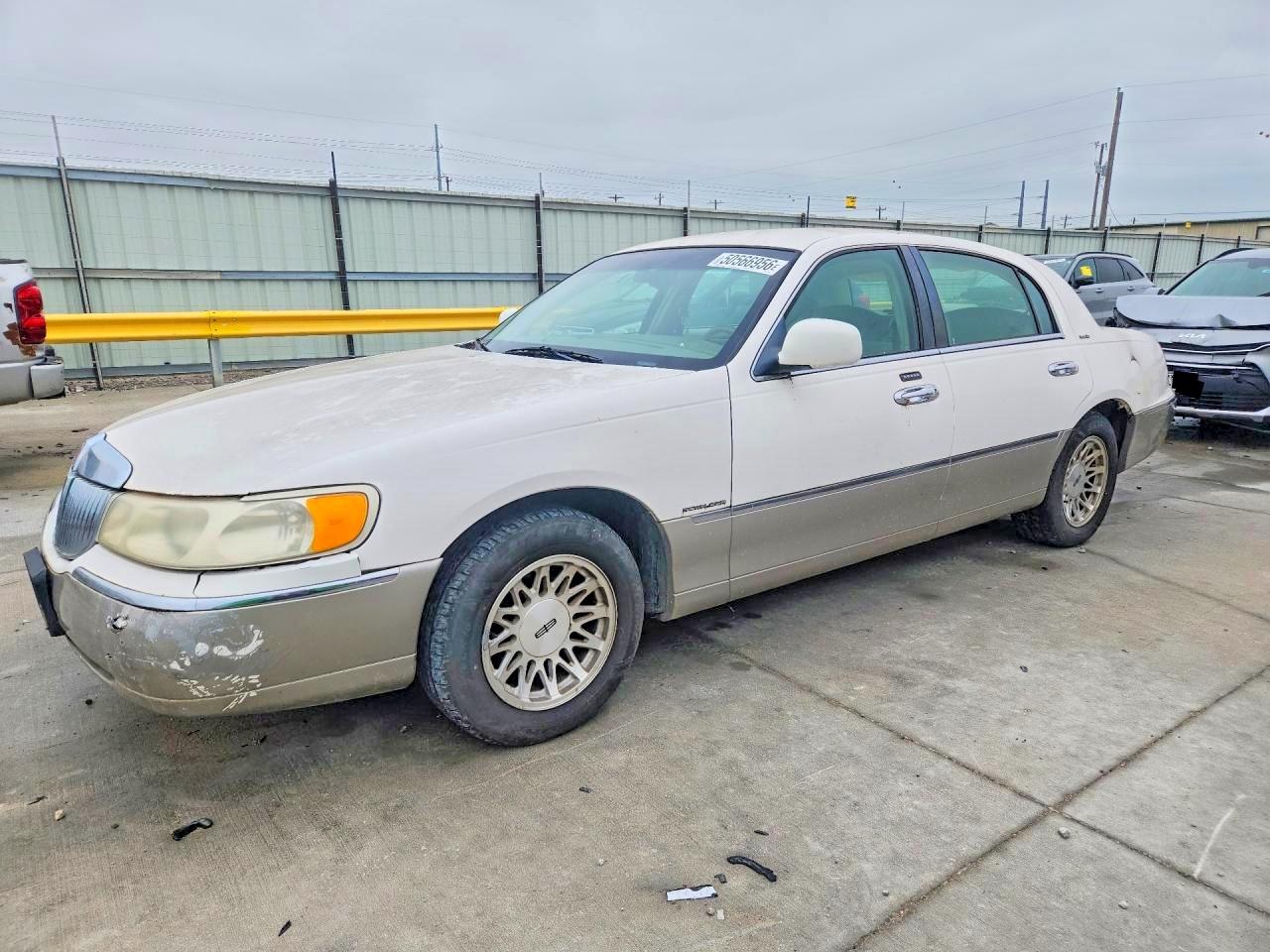 2001 Lincoln Town Car