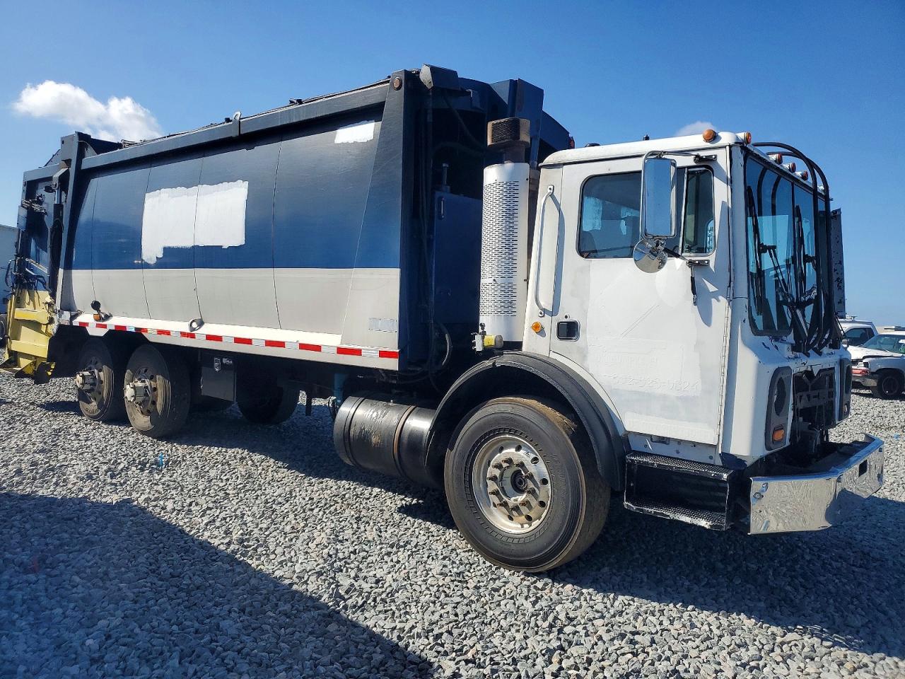 2010 Mack Mru600