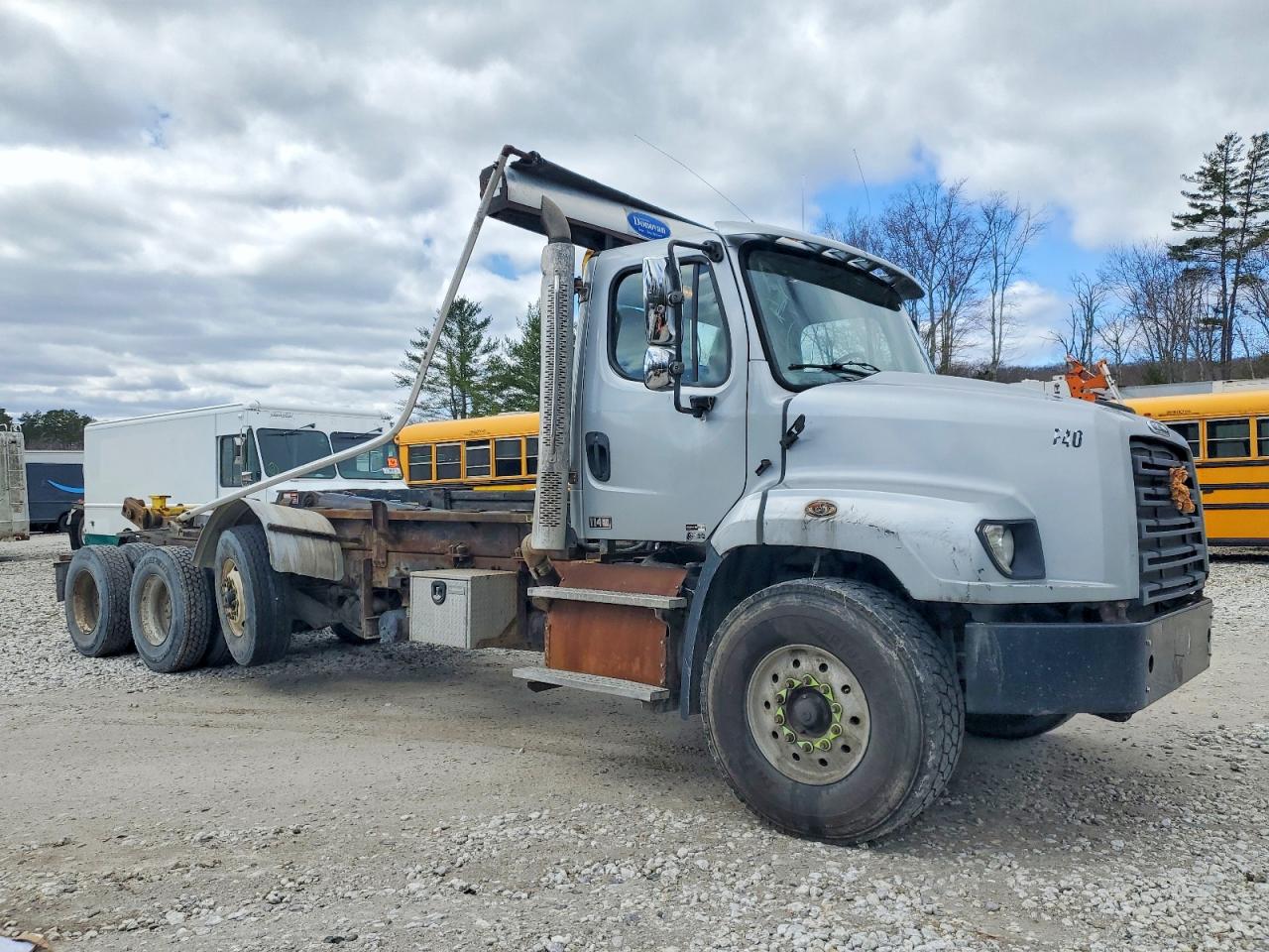 2013 Freightliner 114sd