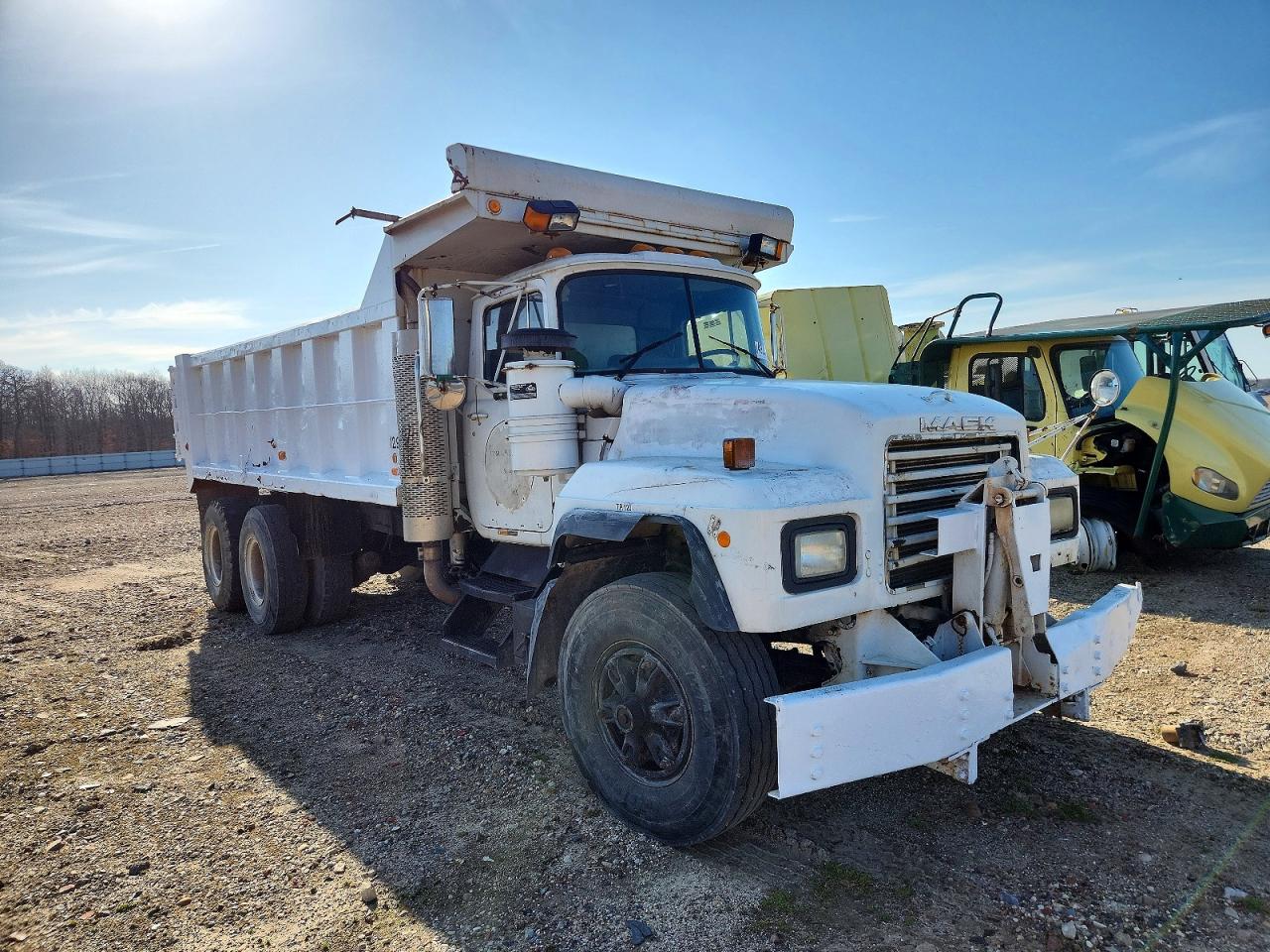 2002 Mack Rb688s