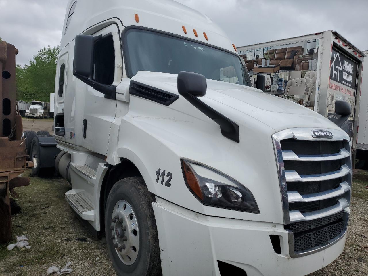 2022 Freightliner Cascadia 1