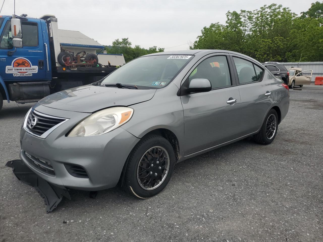 2014 Nissan Versa s S