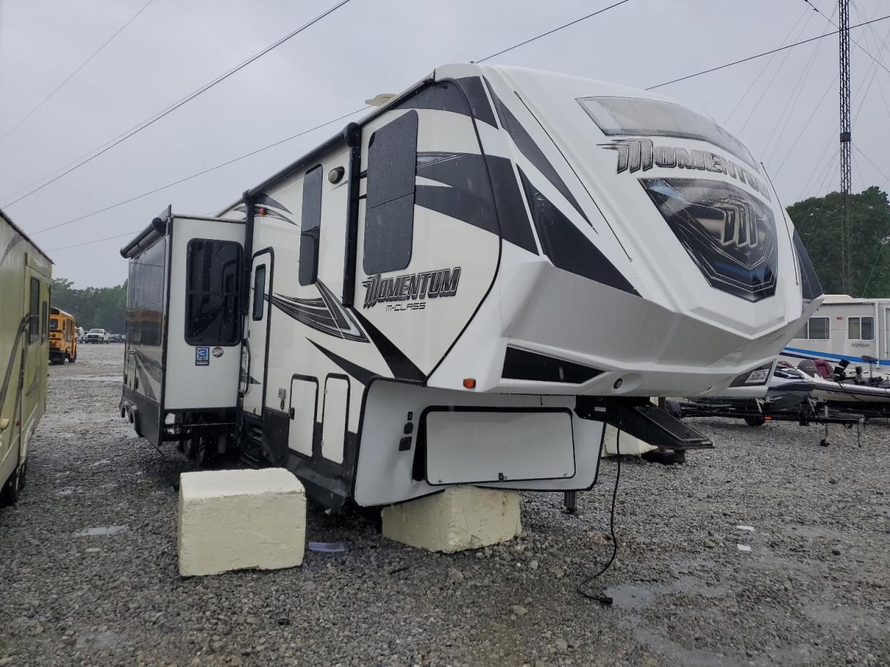 Momentum 5th wheel