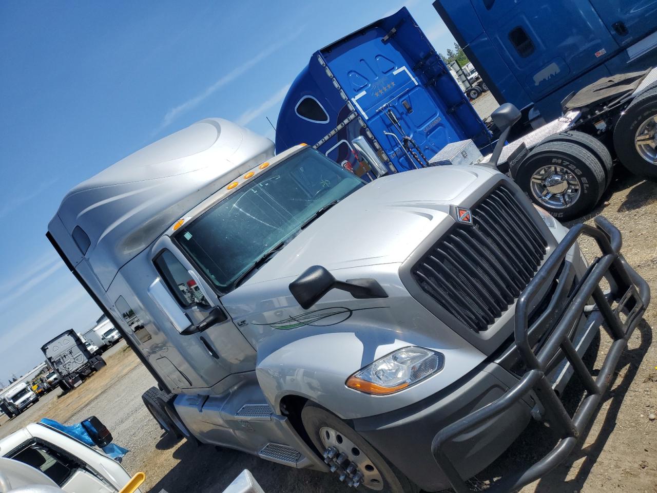 2019 International Lt625