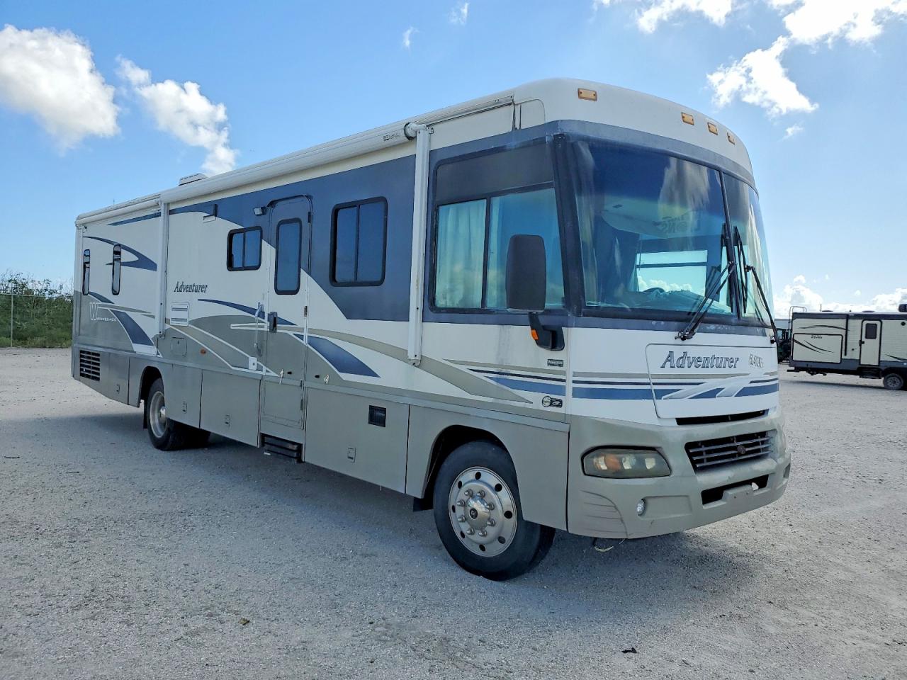 Winnebago Adventurer