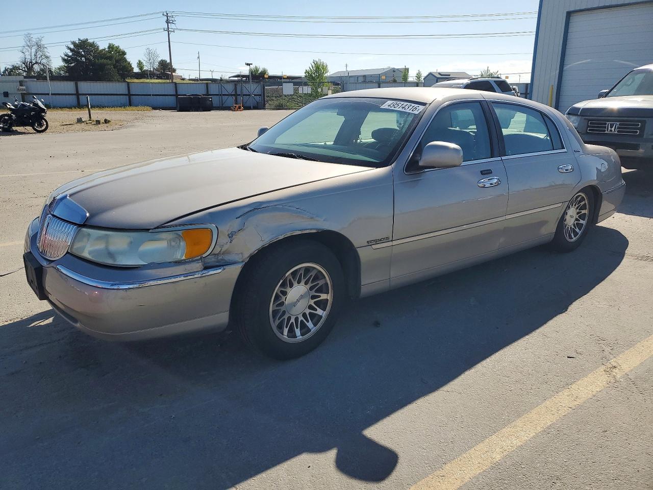 2001 Lincoln Town Car