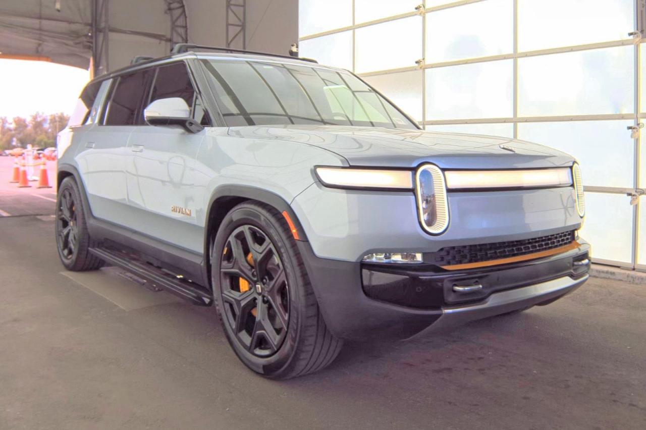2023 Rivian R1S