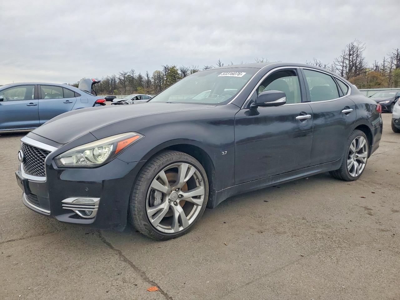 Infiniti Q70