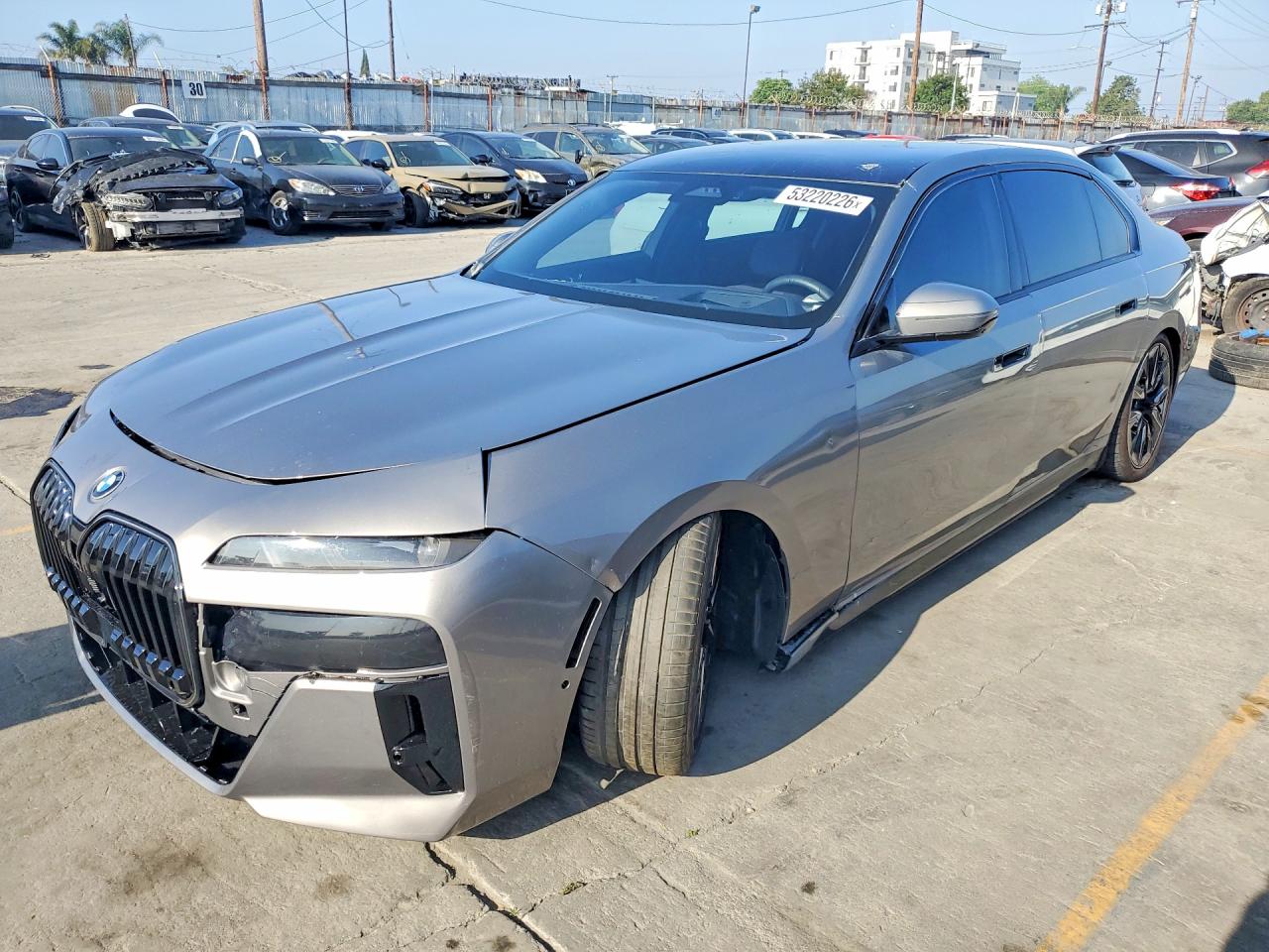 BMW i7