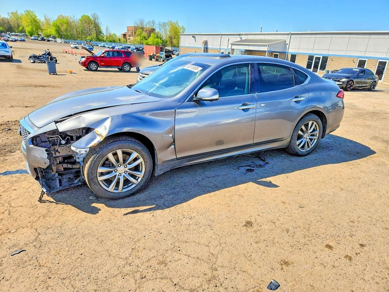 2016 Infiniti Q70