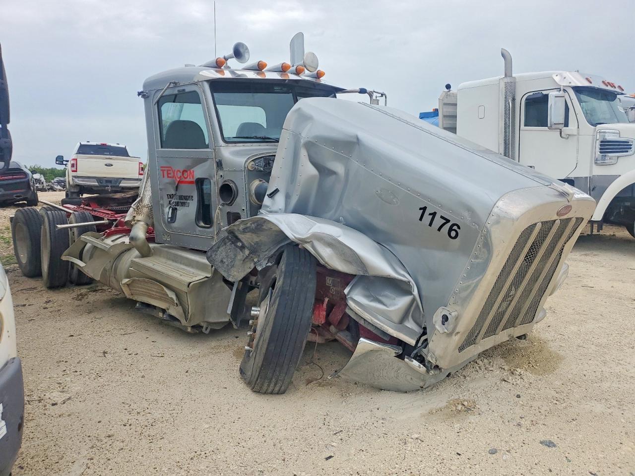 2023 Peterbilt 389