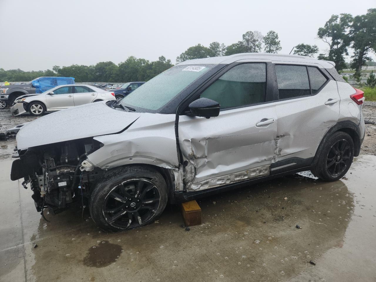 2020 Nissan Kicks sr SR