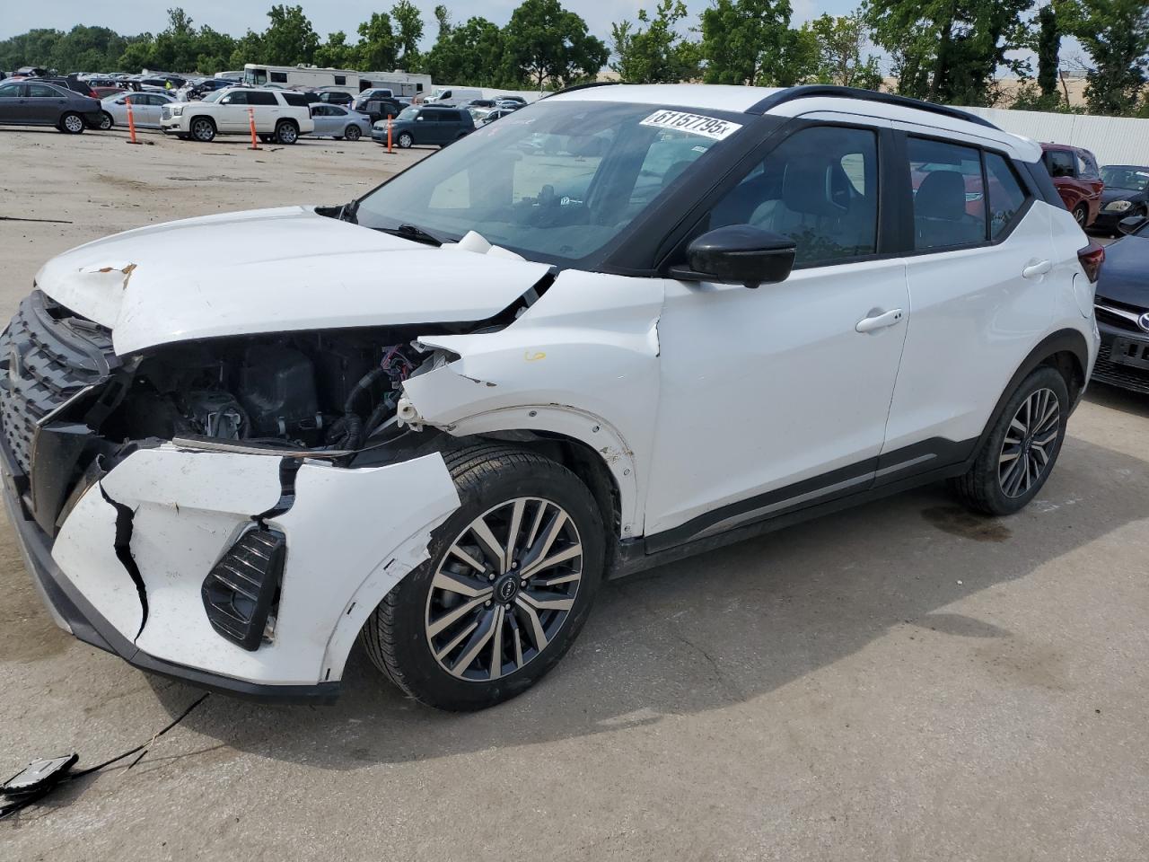 2024 Nissan Kicks sr SR