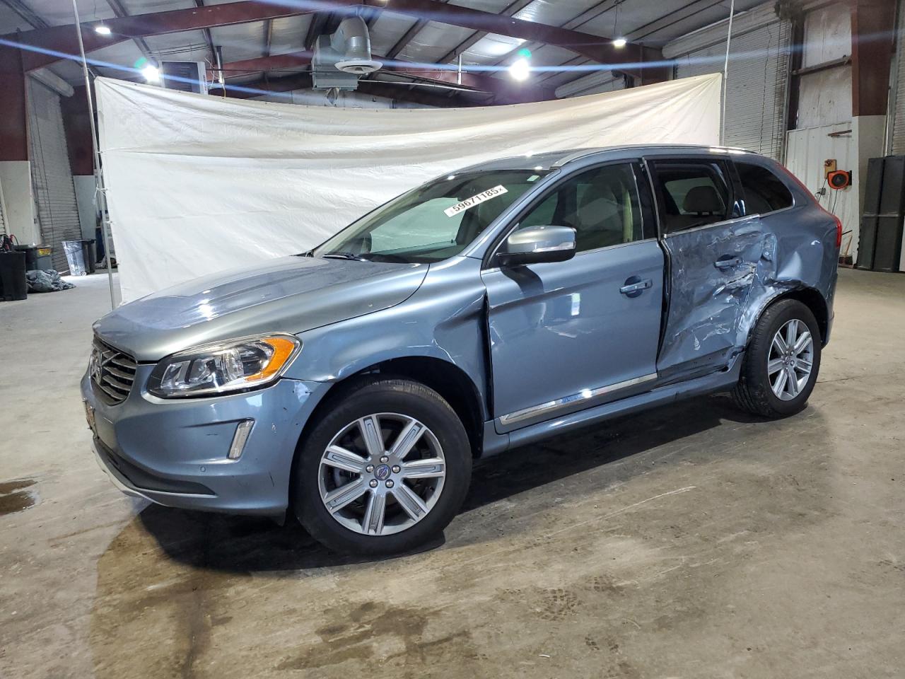 2017 Volvo Xc60 t5 in T5 INSCRIPTION