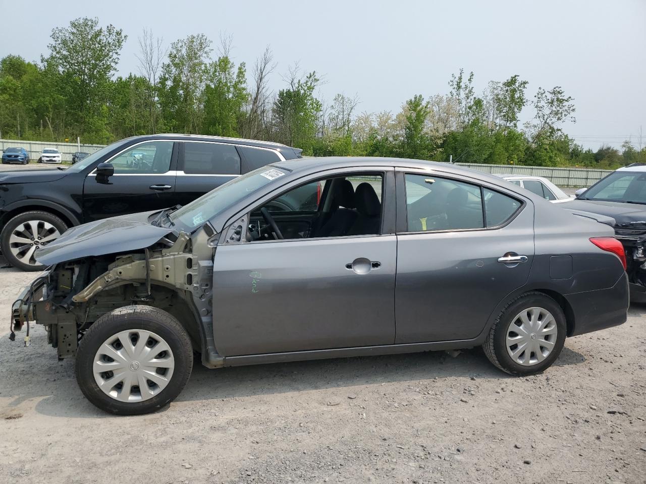 2019 Nissan Versa s S