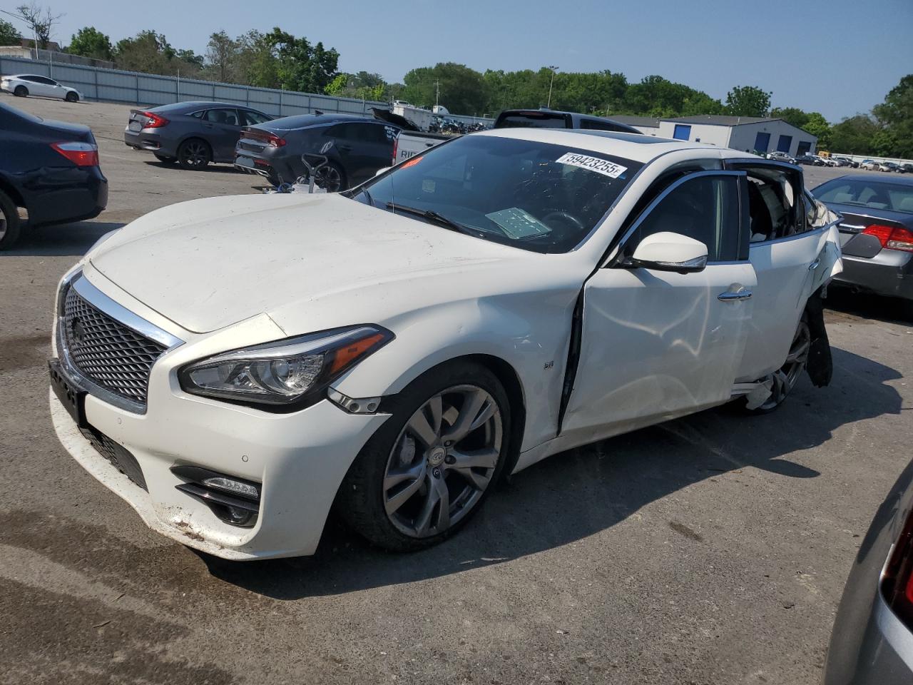Infiniti Q70 5.6