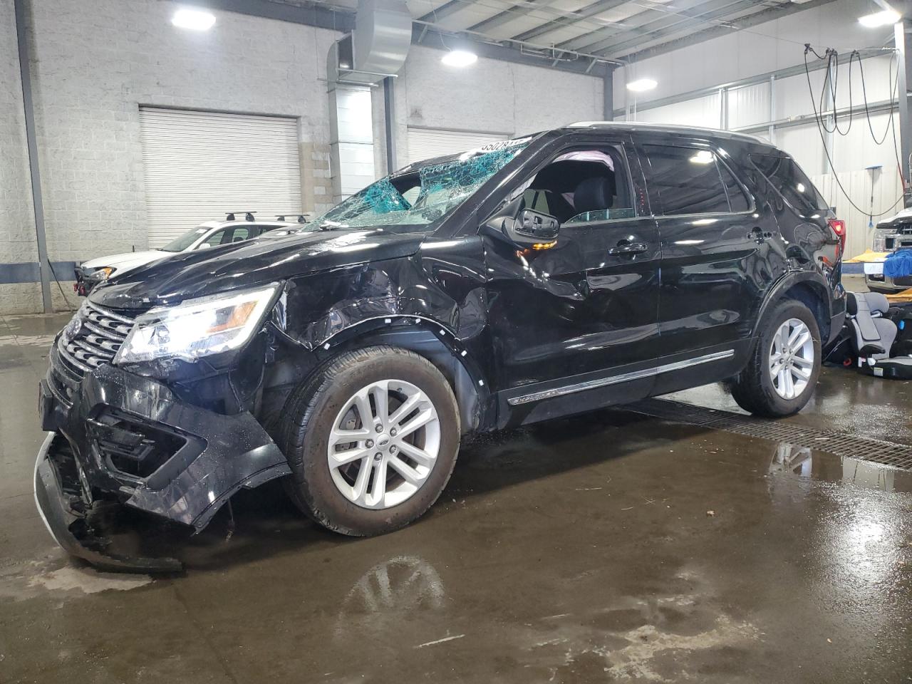 2016 Ford Explorer x XLT