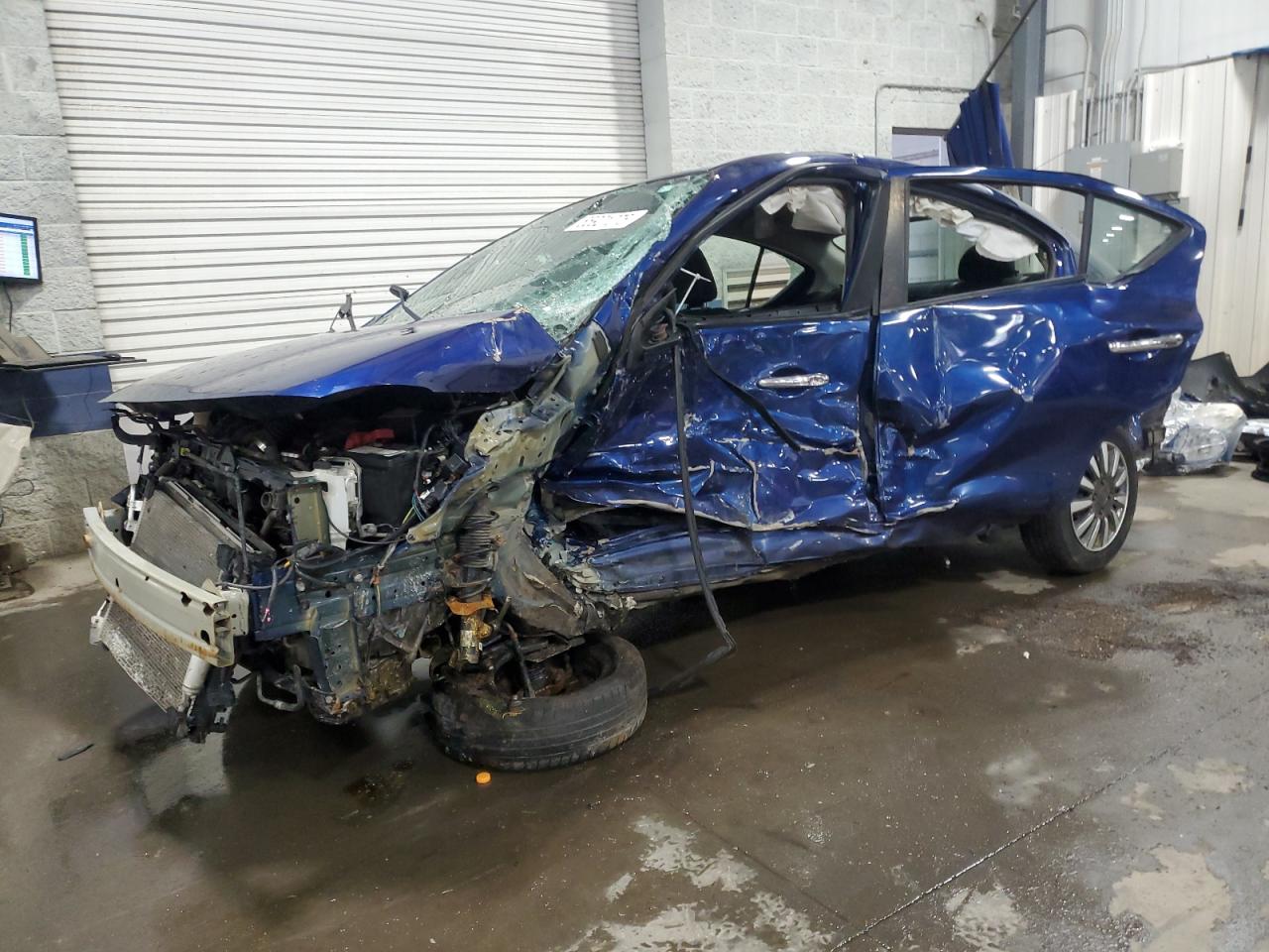 2019 Nissan Versa s S