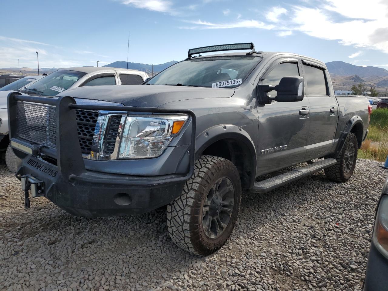 2018 Nissan Titan sv SV