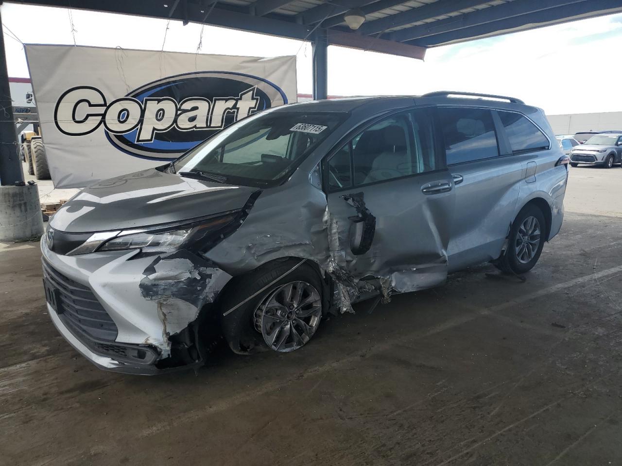 2022 Toyota Sienna le LE