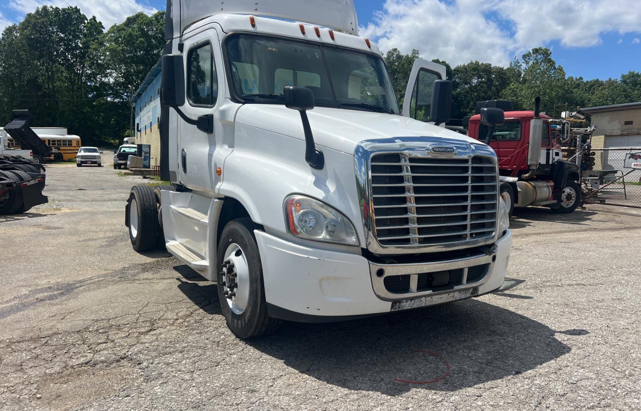 2014 Freightliner Cascadia 1