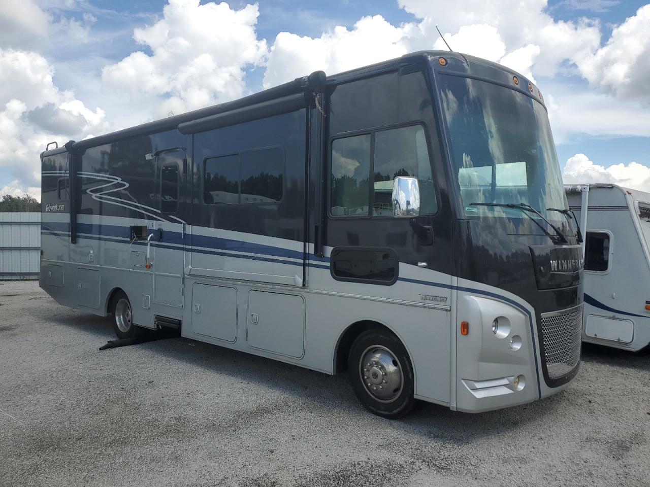 2019 Winnebago Adventurer 30t