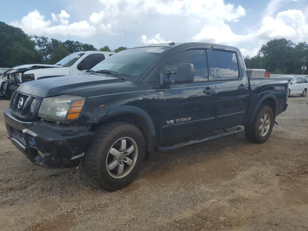 2011 Nissan Titan s S
