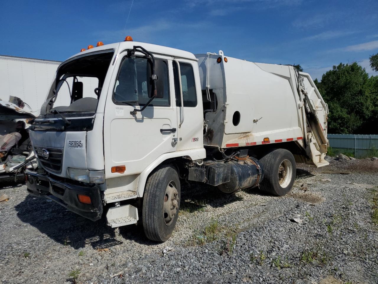 Nissan Ud2300