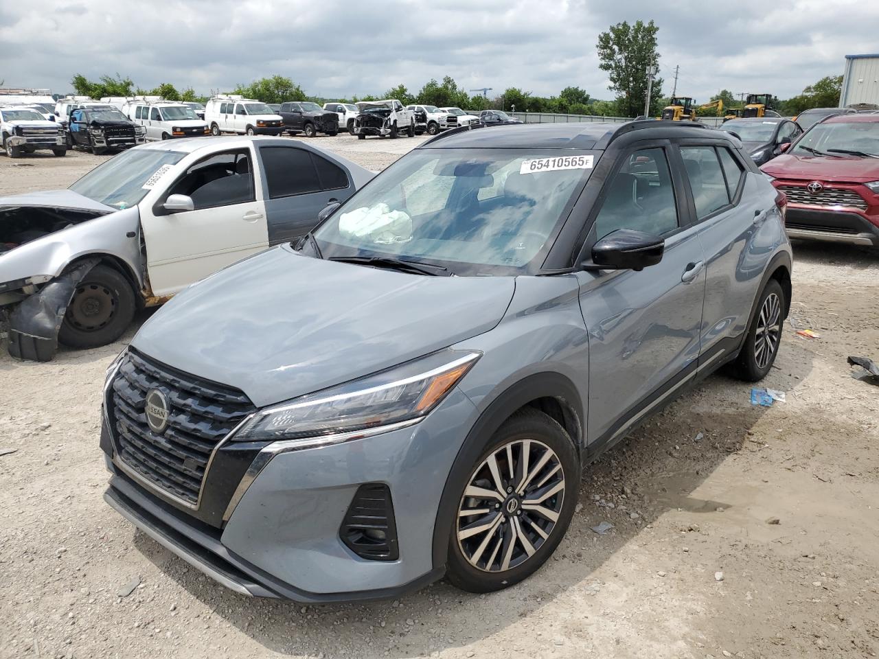 2021 Nissan Kicks sr SR