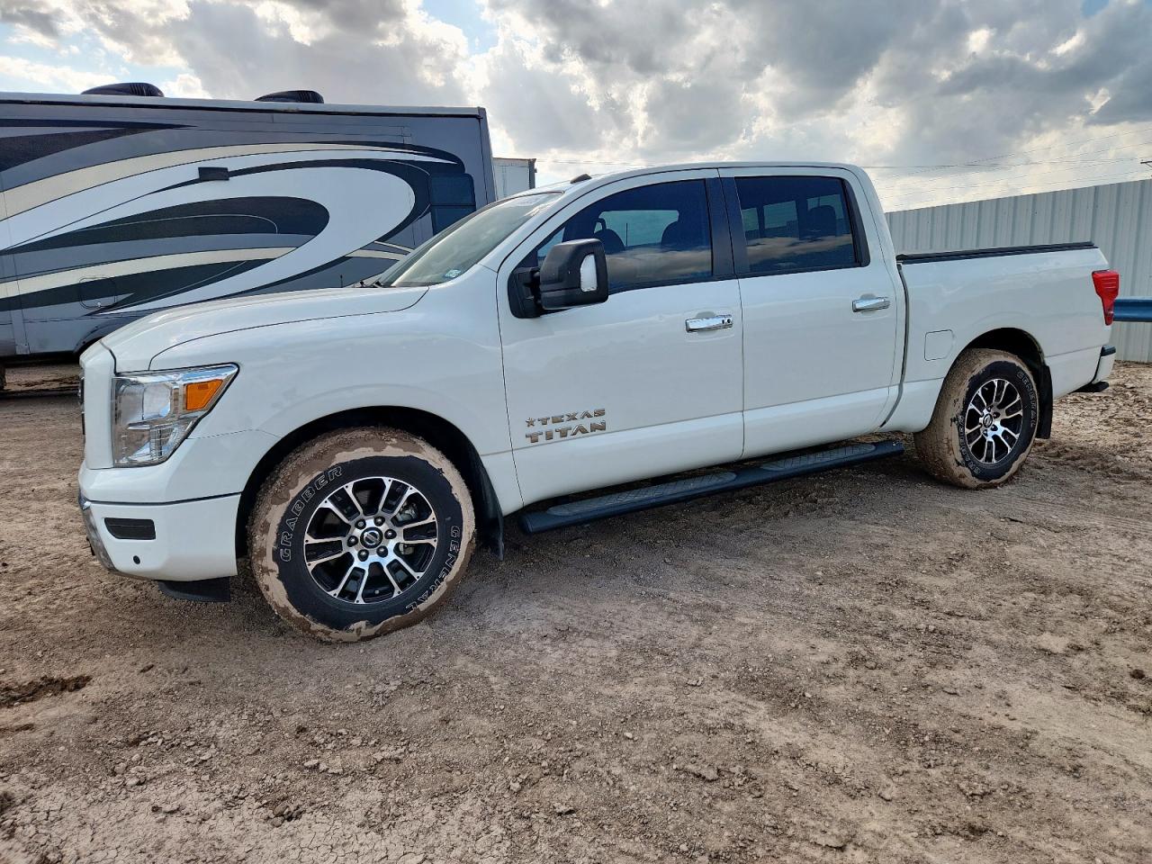 2021 Nissan Titan sv SV