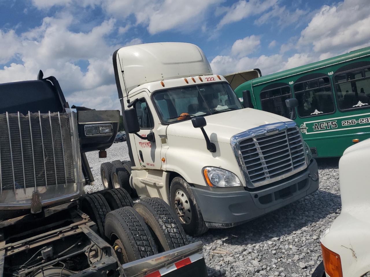 2016 Freightliner Cascadia 1