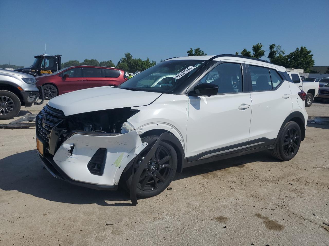 2024 Nissan Kicks sr SR