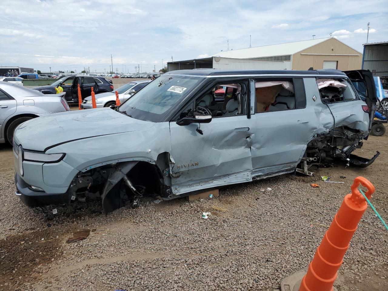 2023 Rivian R1s