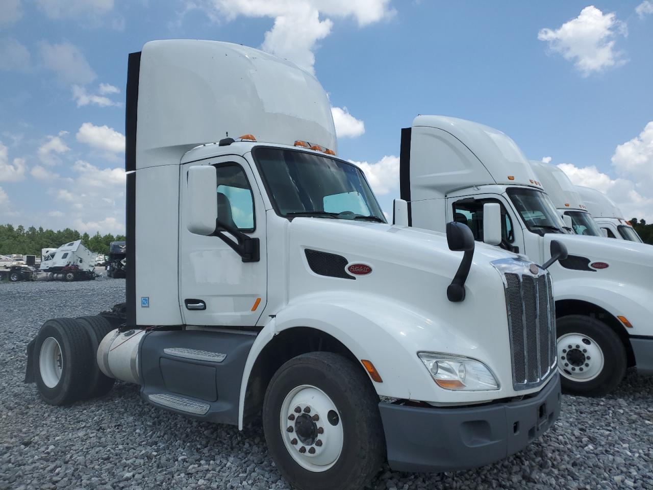 2015 Peterbilt tractor 579