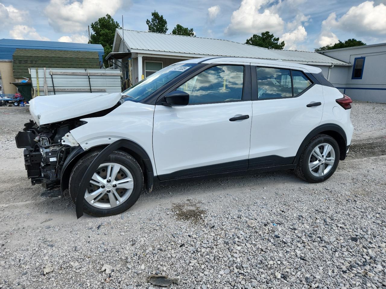 2021 Nissan Kicks s S