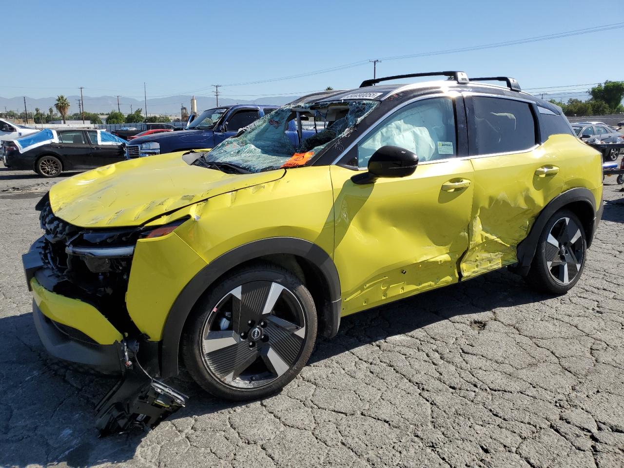 2025 Nissan Kicks sr SR