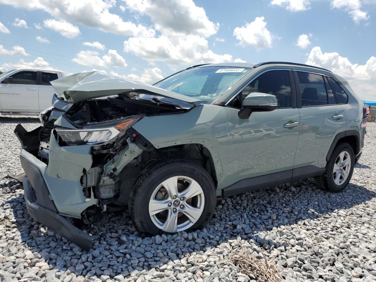 2020 Toyota Rav4 xle XLE
