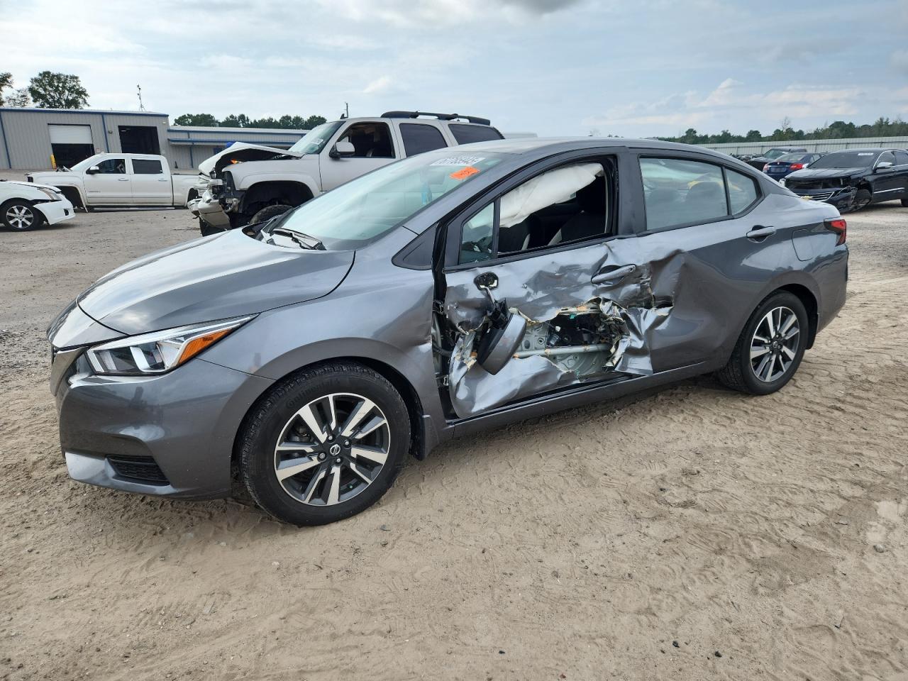 2022 Nissan Versa sv SV