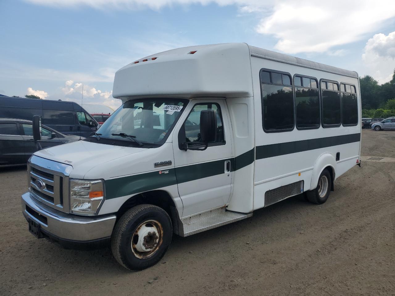 2017 Ford Econoline E350