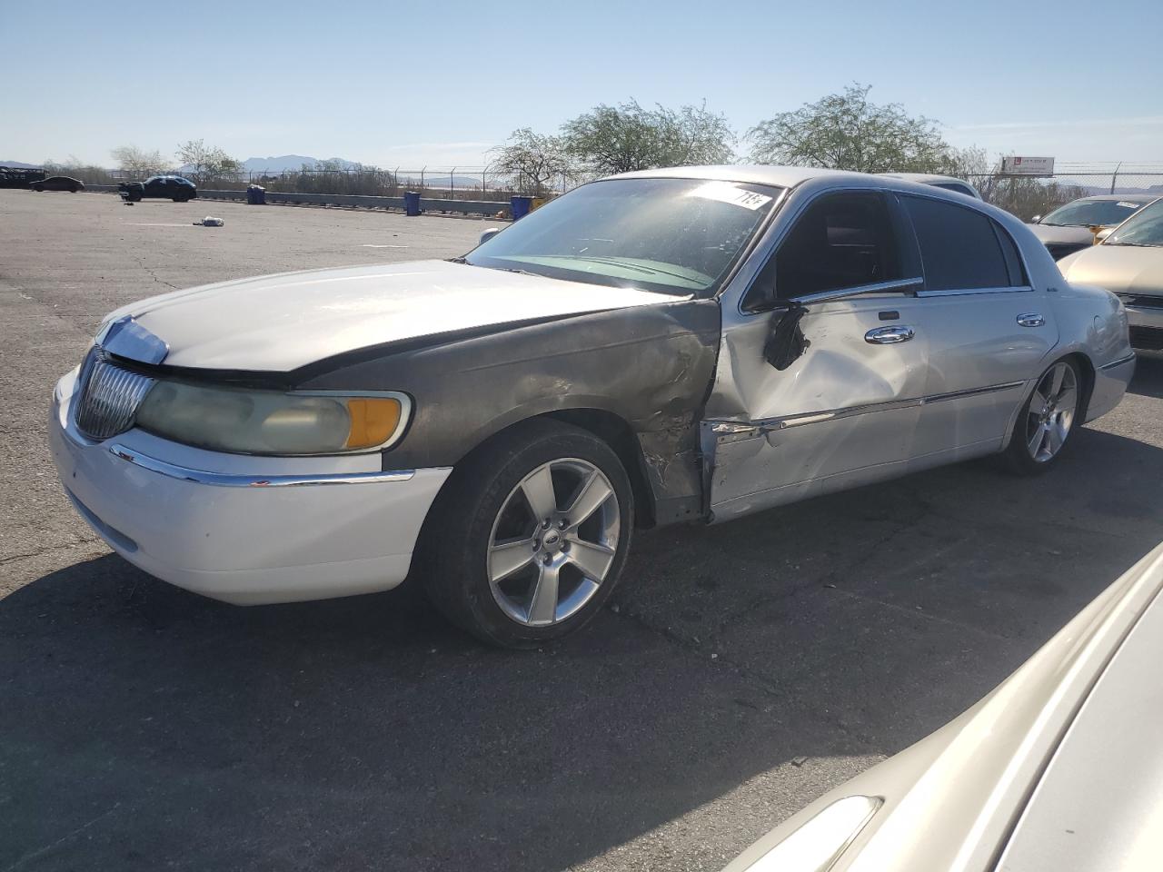 2000 Lincoln Town Car