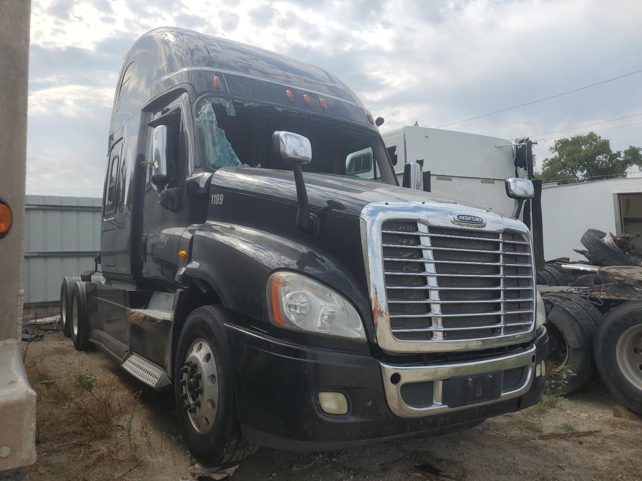 2016 Freightliner Cascadia 1