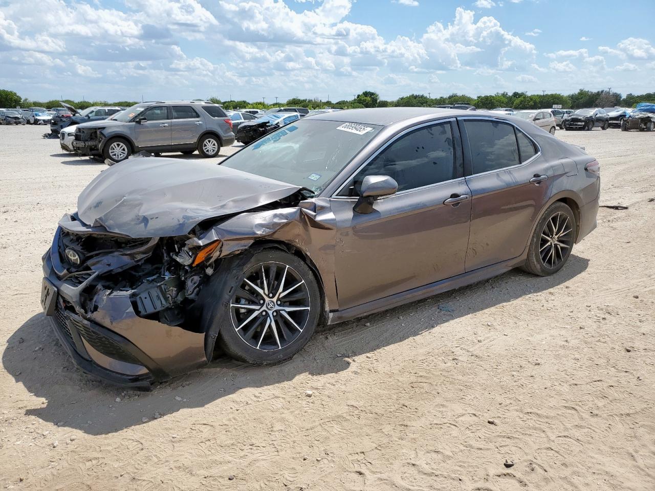 2022 Toyota Camry se SE