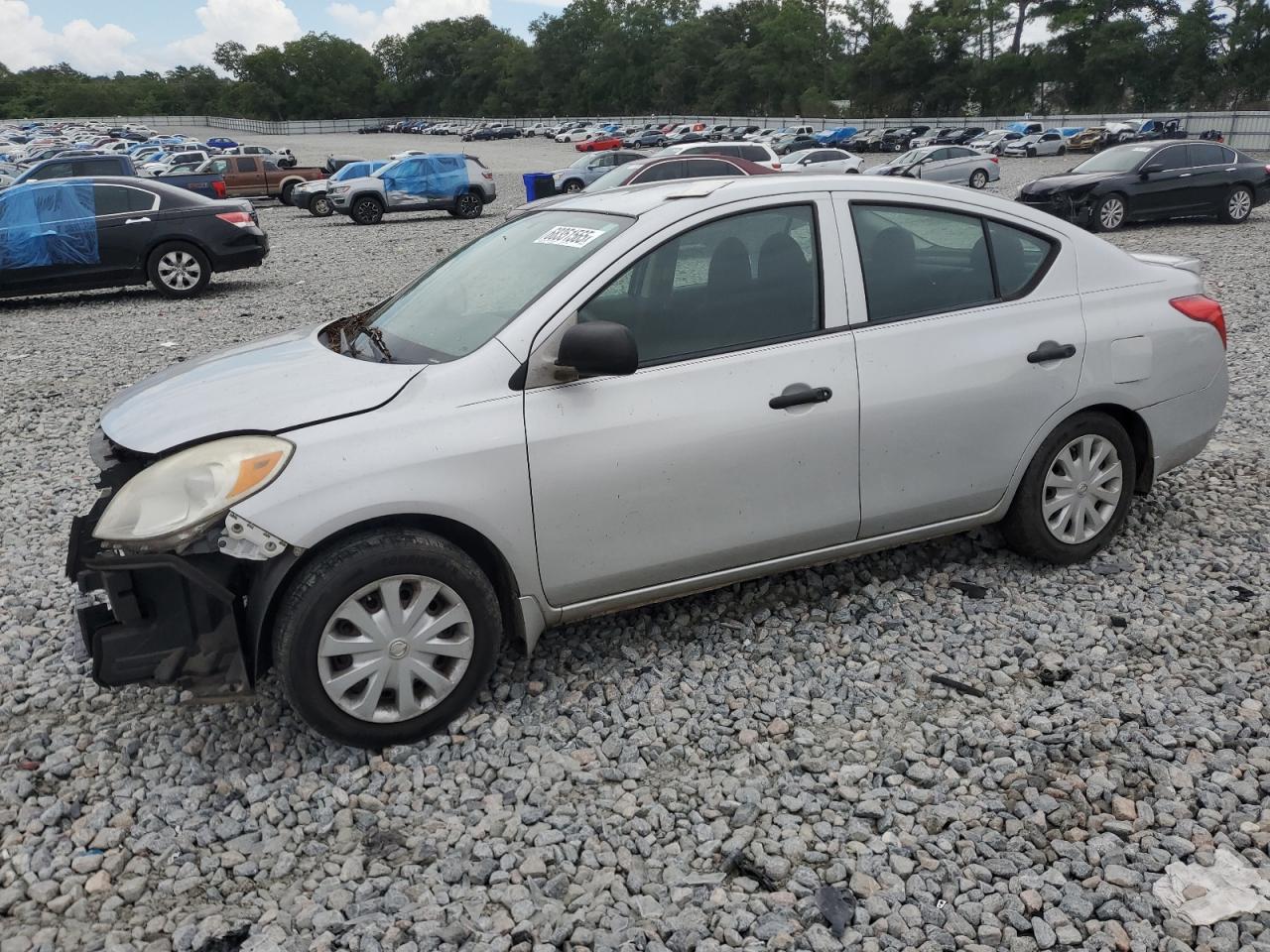 2014 Nissan Versa s S