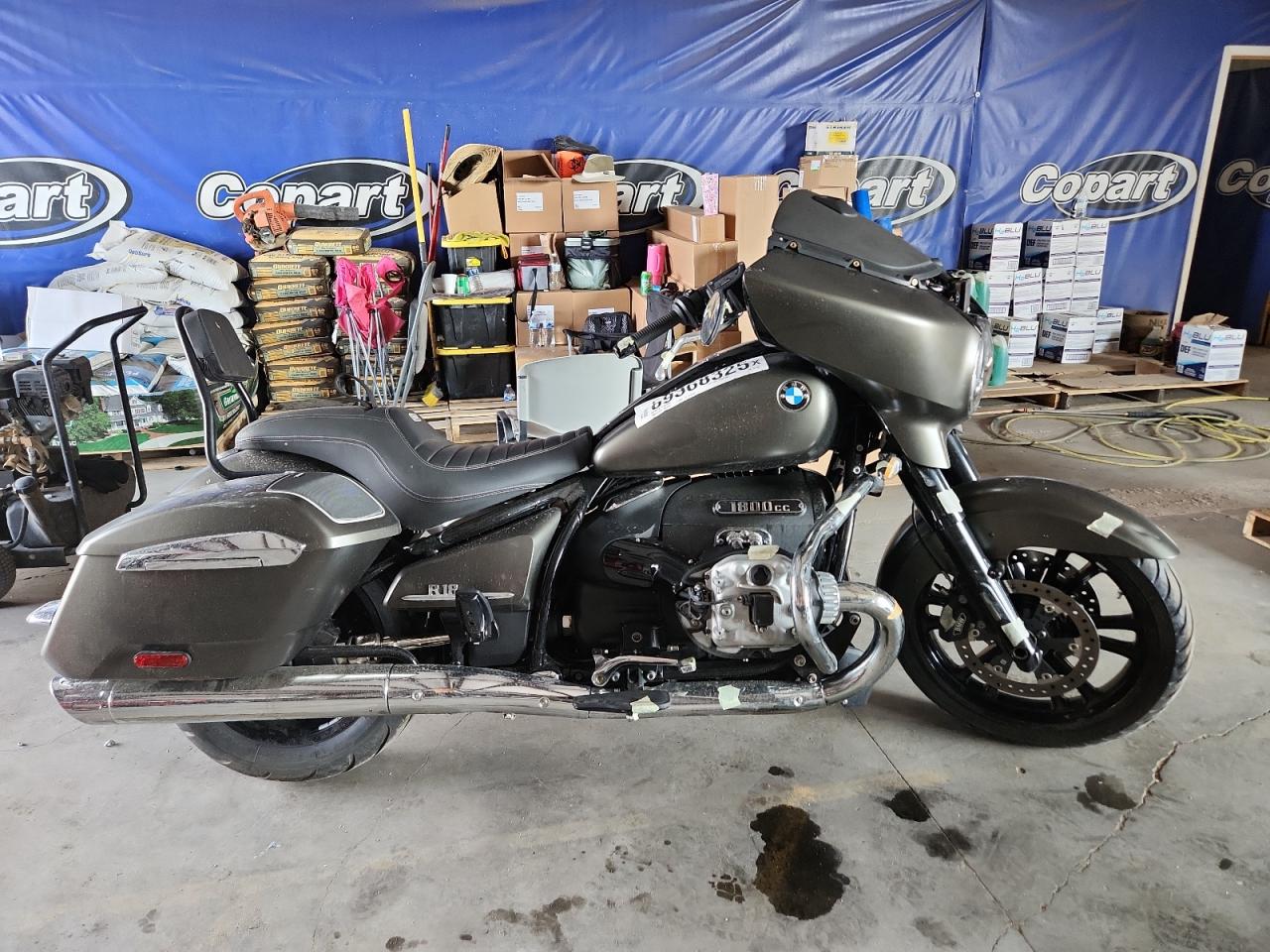 2022 BMW R18 b