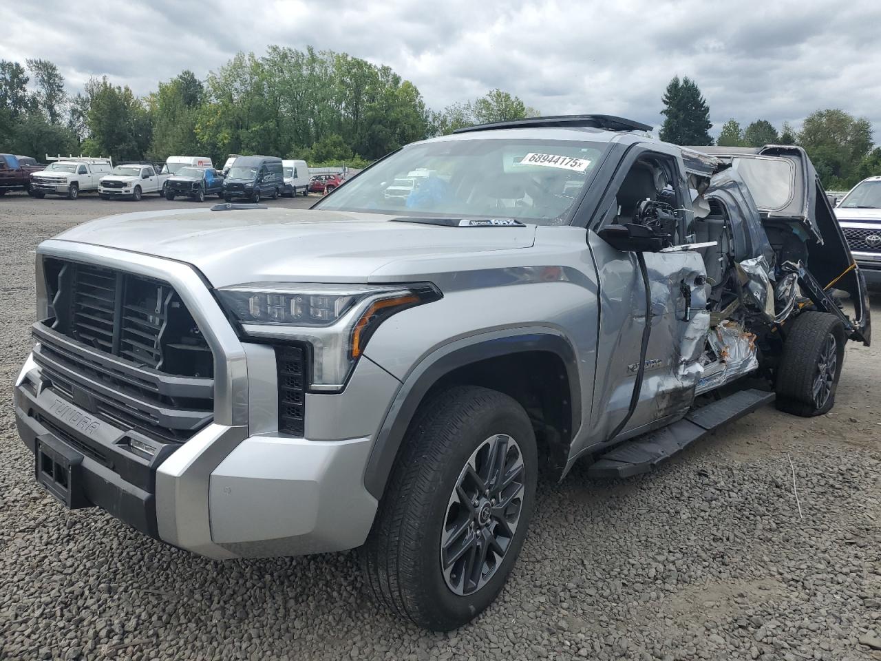 2022 Toyota Tundra cre CREWMAX LIMITED